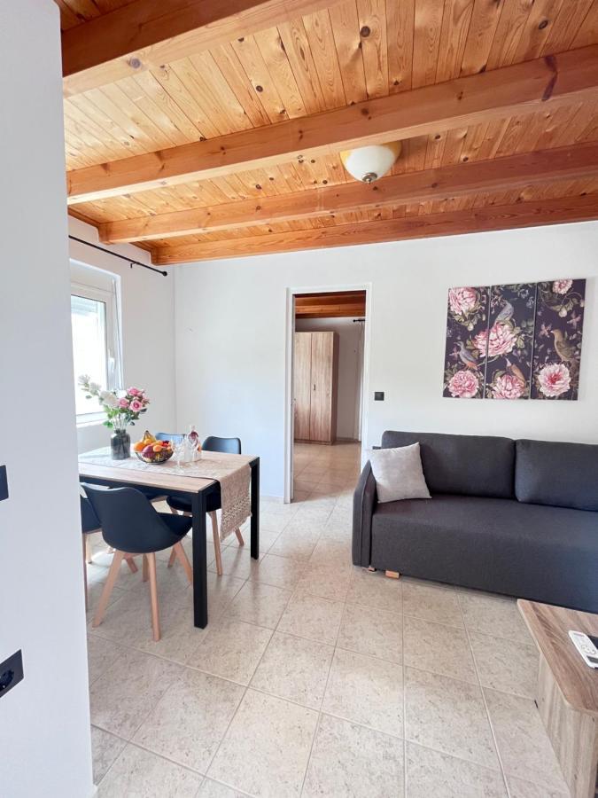 Kosaris Cottage Zipárion Екстериор снимка